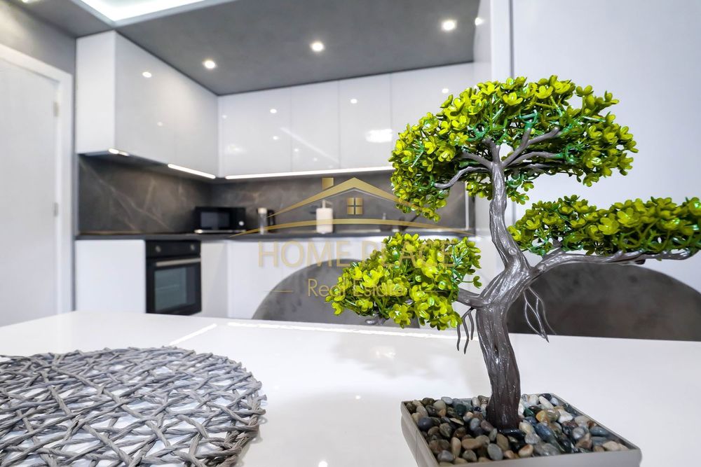 Дава се под наем Двустаен апартамент в Варна, Център - 65 кв.м за 612 € - Снимка #2