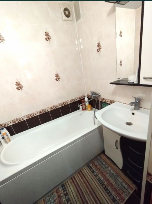 Продается 4-х комнатная на Республики