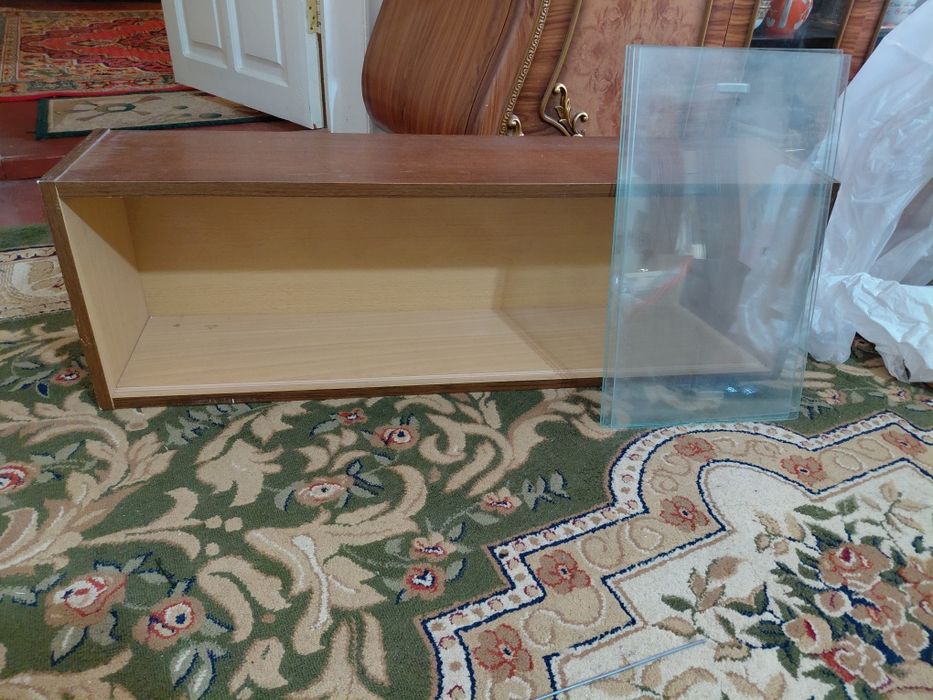 Книжные полки в идеальном состоянии. Без царапин.