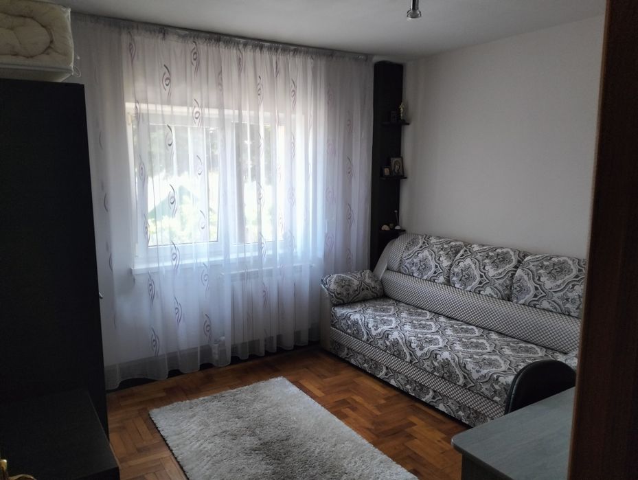 Vând apartament 3 camere (Obcini, Suceava)
