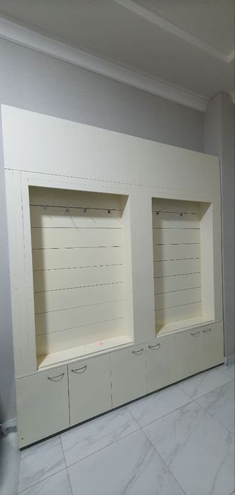 Продаются б/у витрина Для  телефонного магазина