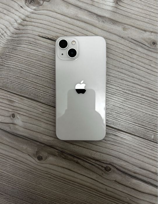 Телефон iPhone 13
