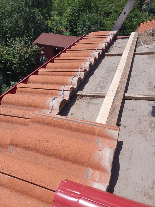 Executam reparatii acoperisuri