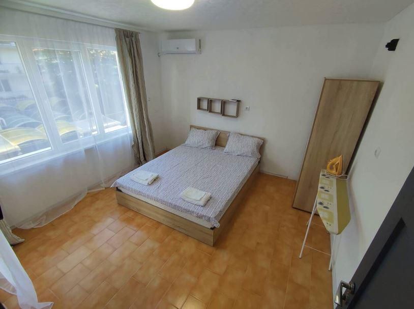 Дава се под наем Тристаен апартамент в Бургас, Център - 100 кв.м за 612 € - Снимка #7