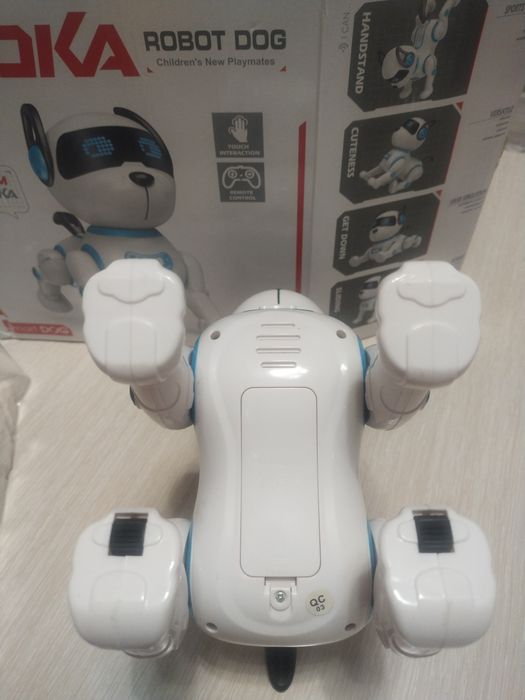 Робот-собака Трюкач на радиоуправлении