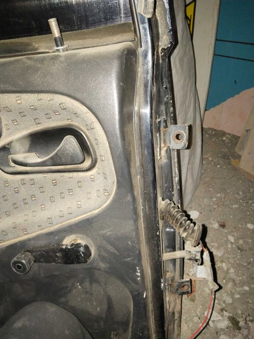 Дверь в сборе на ВАЗ 2115