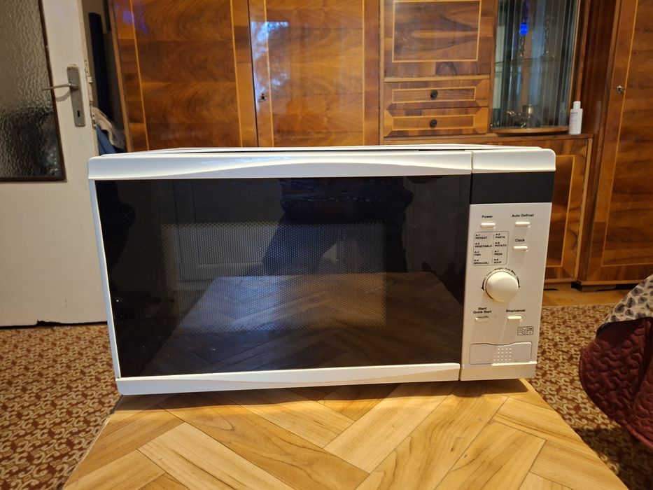 Cuptor cu microunde 150 lei