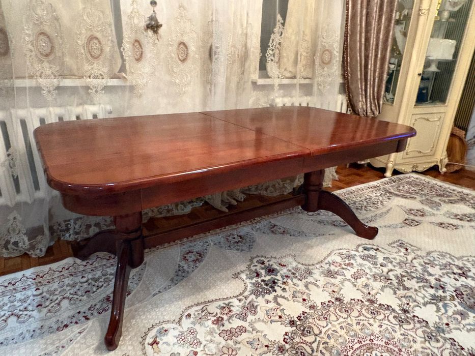 Стол для гостиной