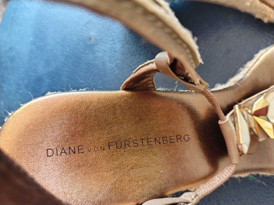 Vând sandale Diane von Fürstenberg