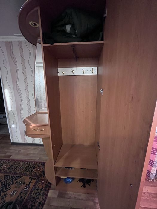 Угловой шкаф.