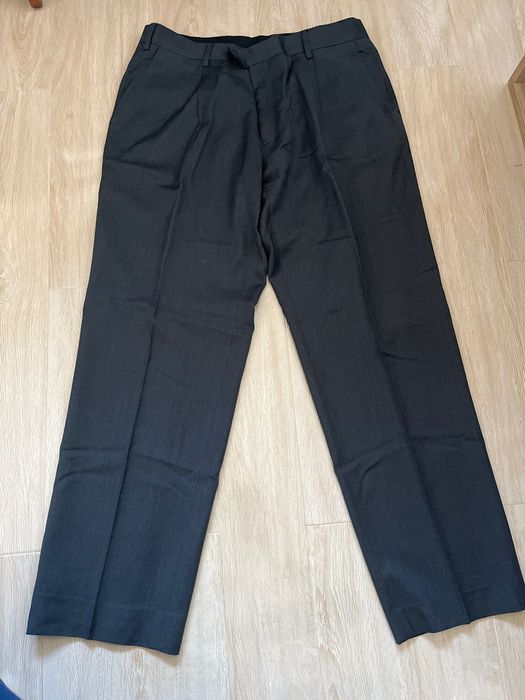 Vând pantaloni bărbătești din stofa de lana, mărimea 54