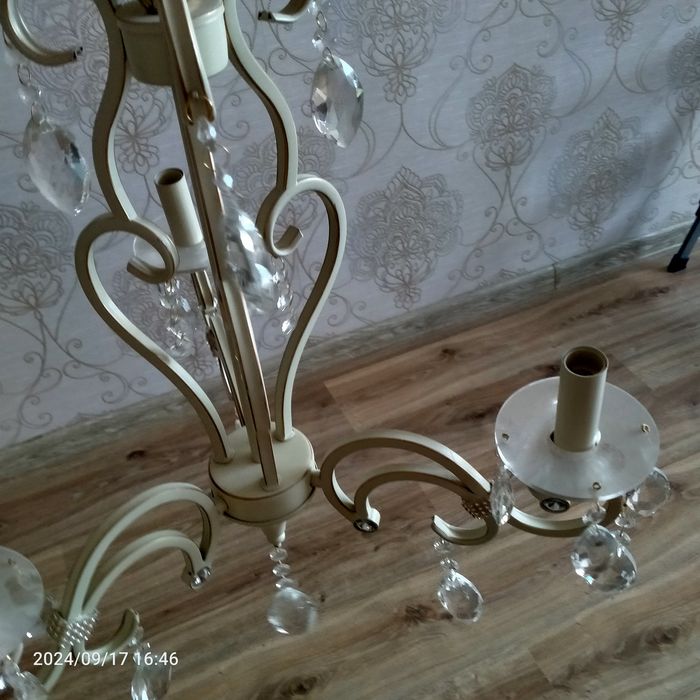 Люстры продаются 2 шт.