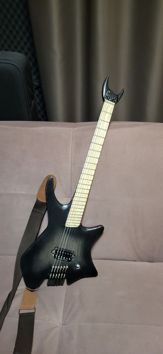 Мастеровая безголовая гитара