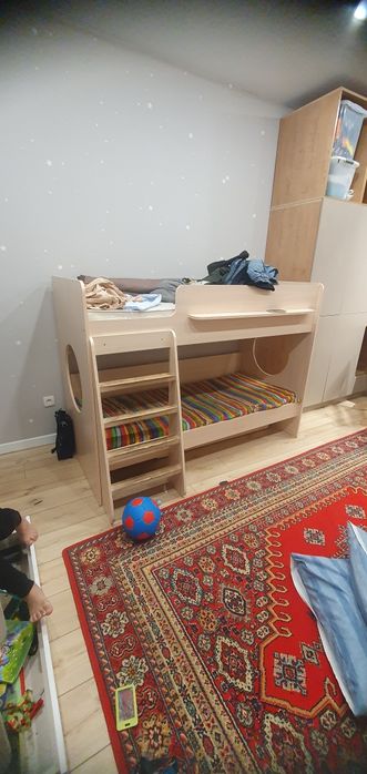 Продам двухярусную кровать.