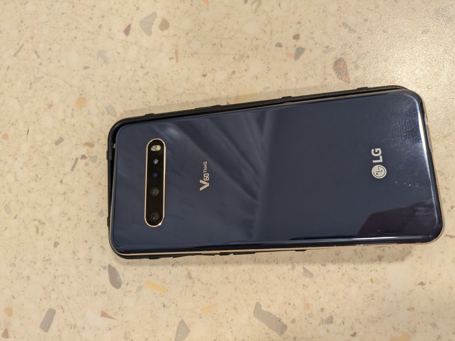 TELEFON LG V60, flagship