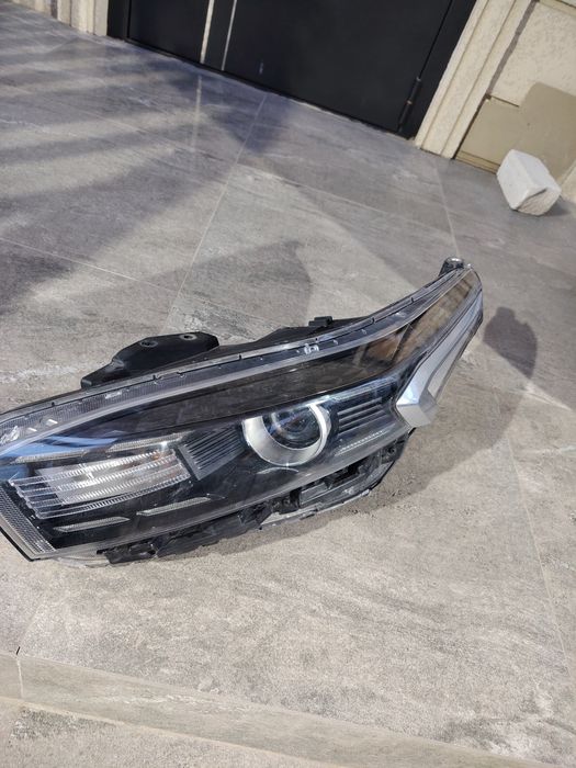 Продам фару KIA Cerato