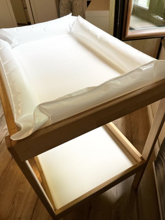 Masa de infasat + saltea Ikea