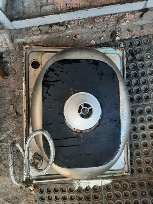 Продаётся кухонный раковина