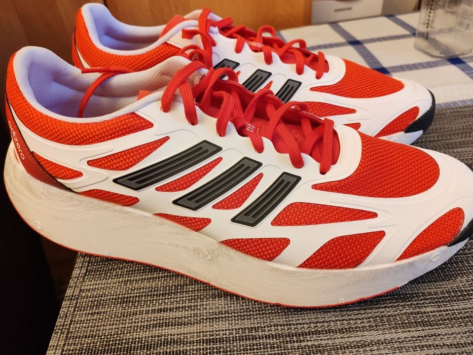Vind Adidași mărimea 48