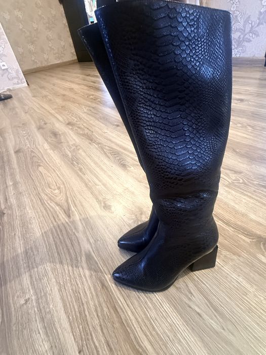 Продам кожаные сапоги.