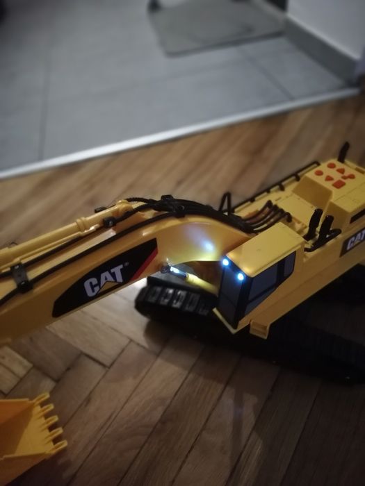 Уникален Багер Cat