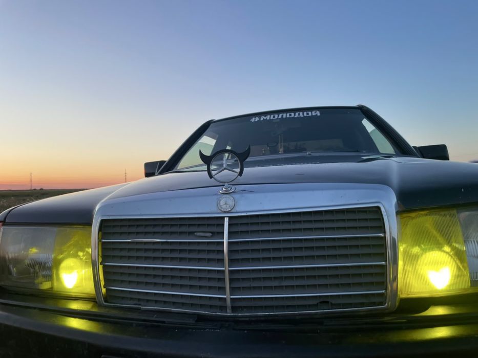 Значок на Mercedes