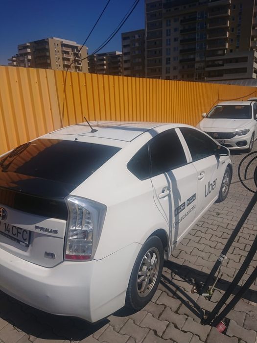 Vând Toyota Prius 3