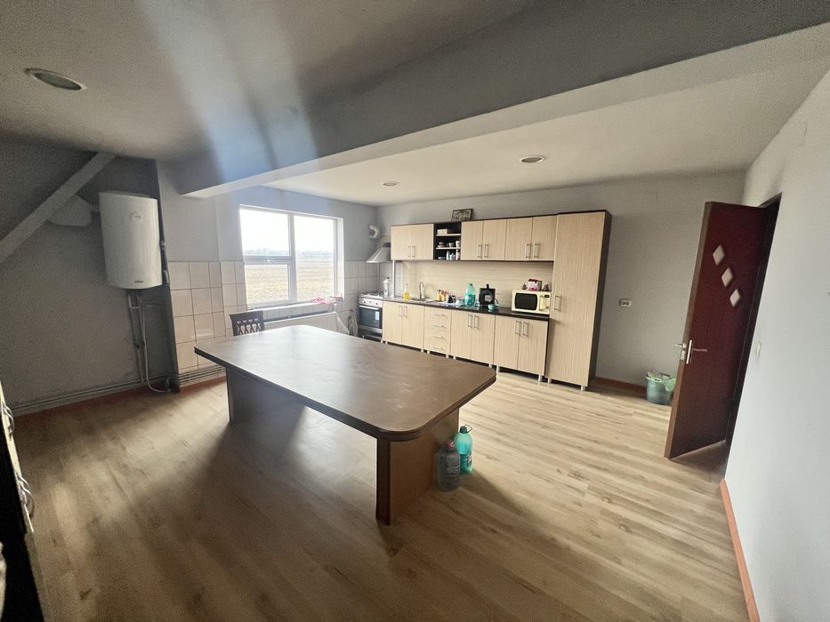 De inchiriat spatiu comercial, hale depozitare, birouri