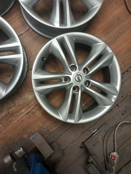 Jante nissan r17 5x114.3 et 40 cb 66.1