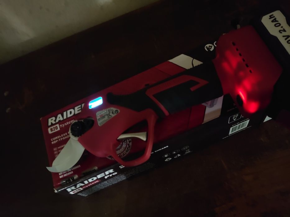 Лозарска акумулаторна ножица Raider