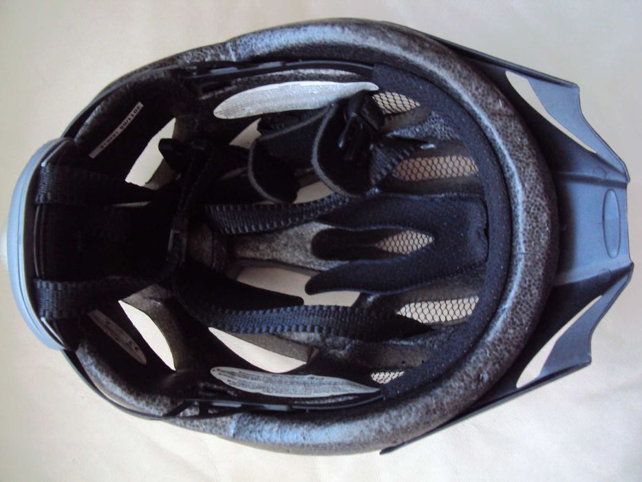 Велосипедна каска със сигнални лампички