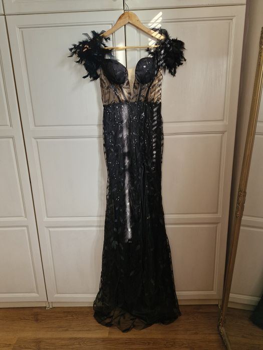 нова дамска абитуриентска рокля с пера бална официална