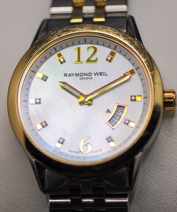 Швейцарски дамски часовник с диаманти - Raymond Weil Freelancer