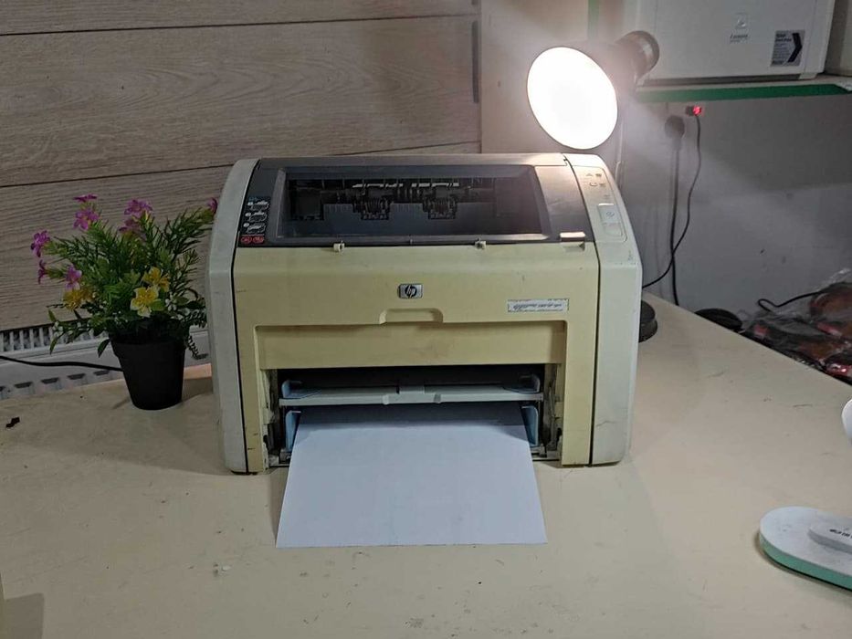 принтер hp 1022 в отличном состоянии