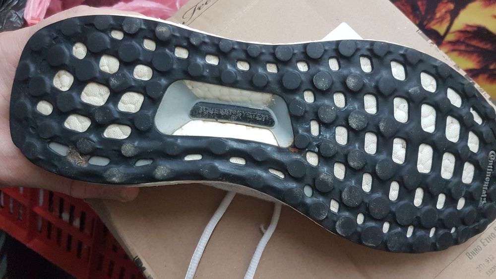 ADIDAS ultra boost continental 40