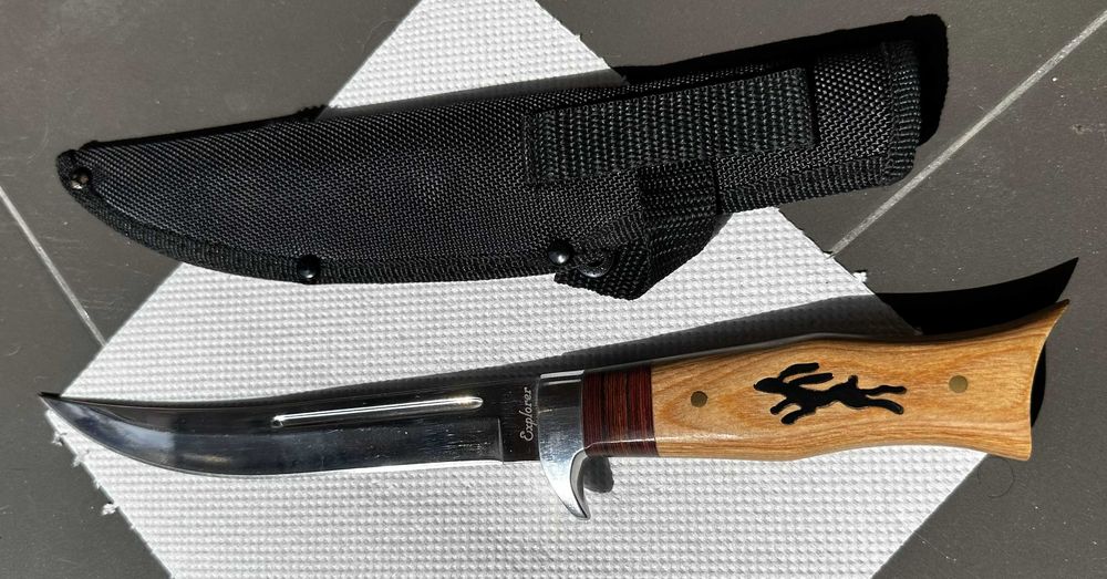 Продавам доста различни ножове