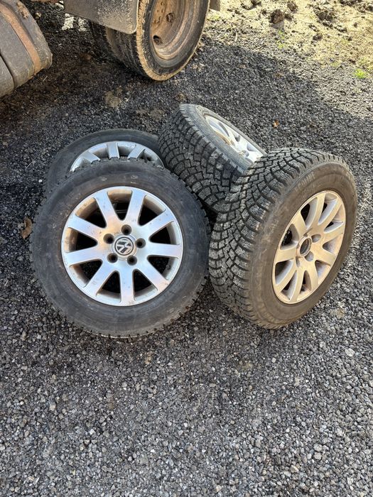 Vand set roti vw r15 cauciucuri noi de iarna