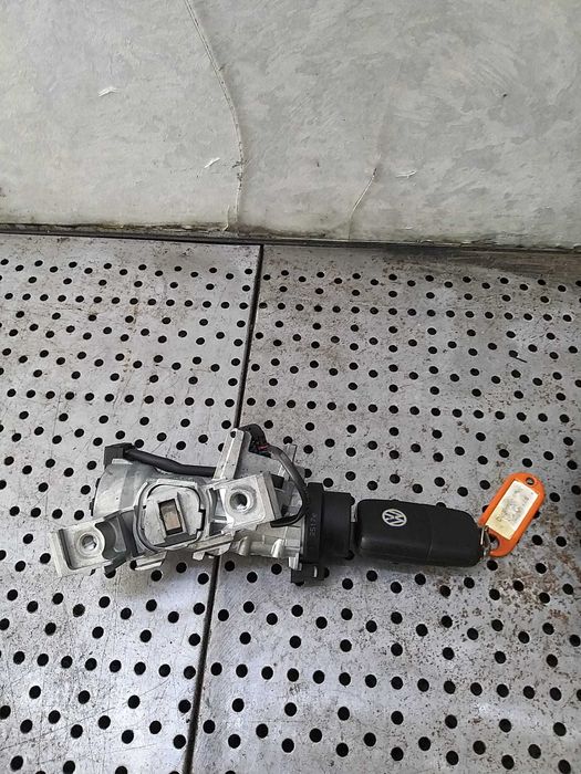 Contact auto cu cheie vw caddy 3 2k 2c 1k0905851
