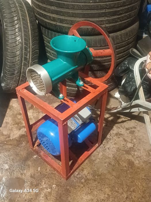 Месомелачка 150лв.ползвана една зимата електромотор мощност 1500 220