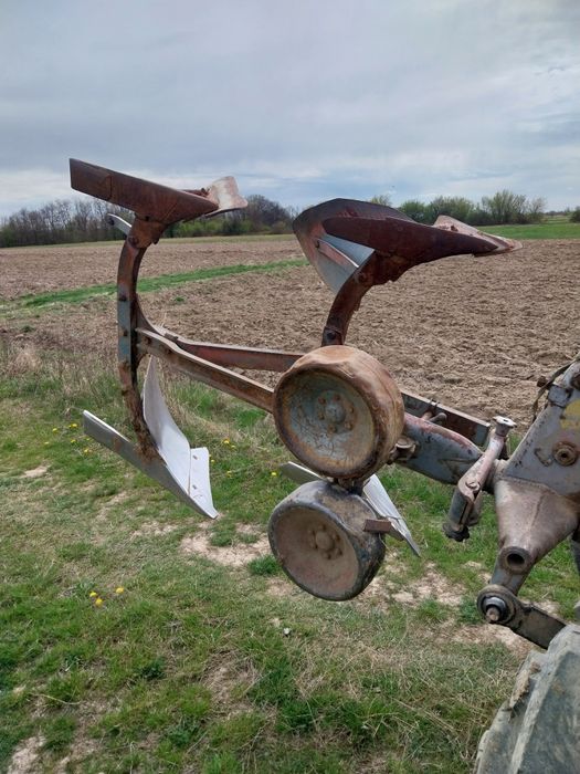 Vând plug 2 brazde reversibil