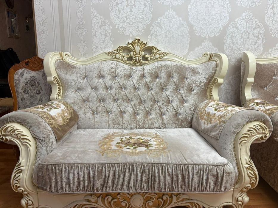 Диван для гостиной комнаты