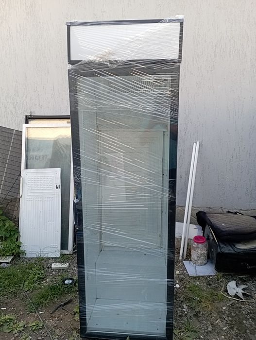 Холодильник витринный