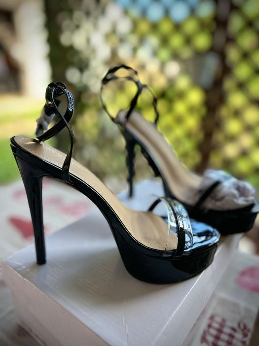 Sandale elegante, perfecte pentru evenimente selecte. Super Preț!! NOI