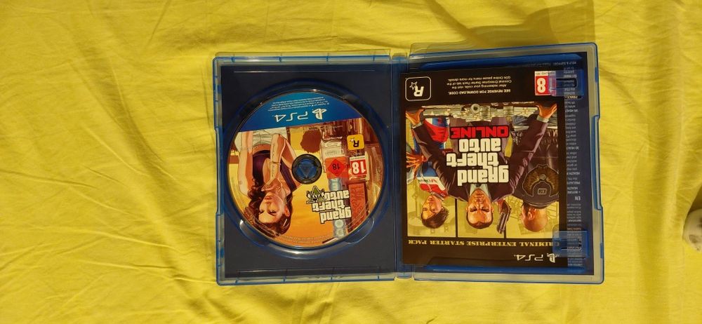 Playstation 4 slim  cu 2 controlere și GTA 5