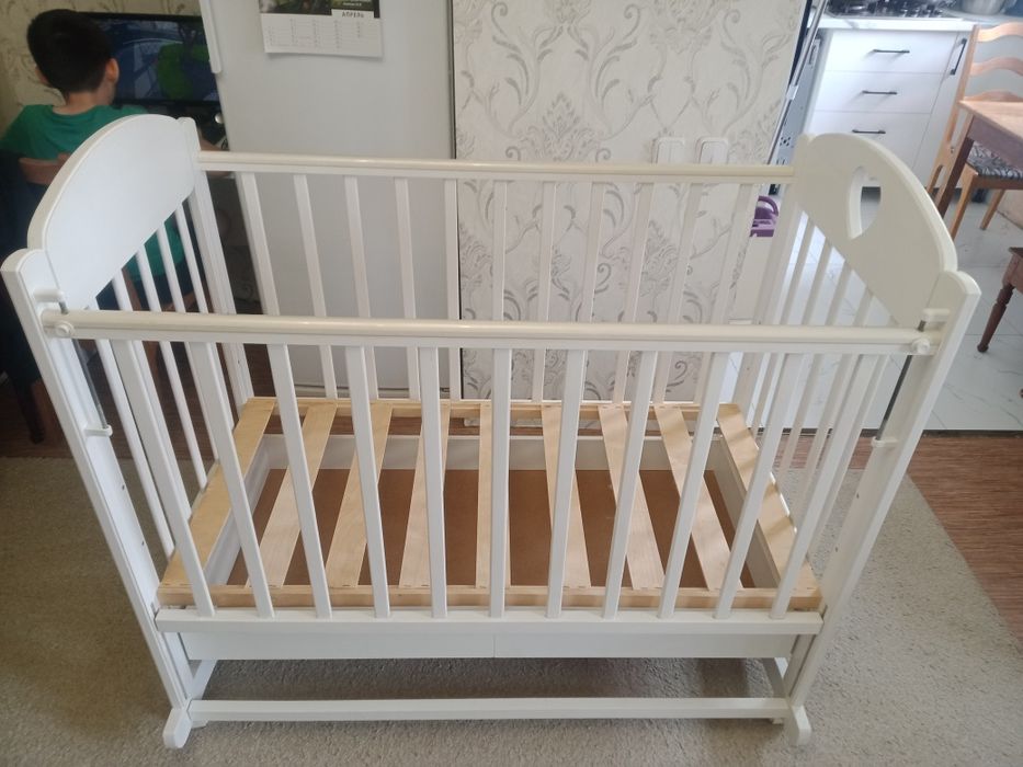 Детская деревянная кроватка