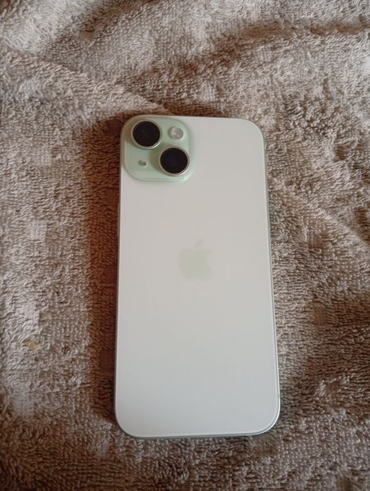 iPhone 15 фисташковый цвет