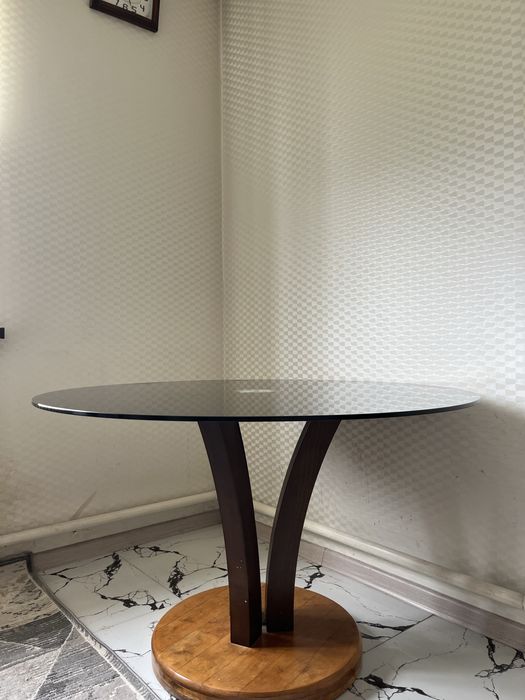 Продам Стол стекляной