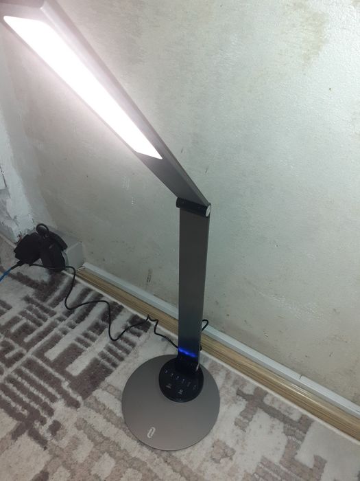 Vând  lampă led de birou.