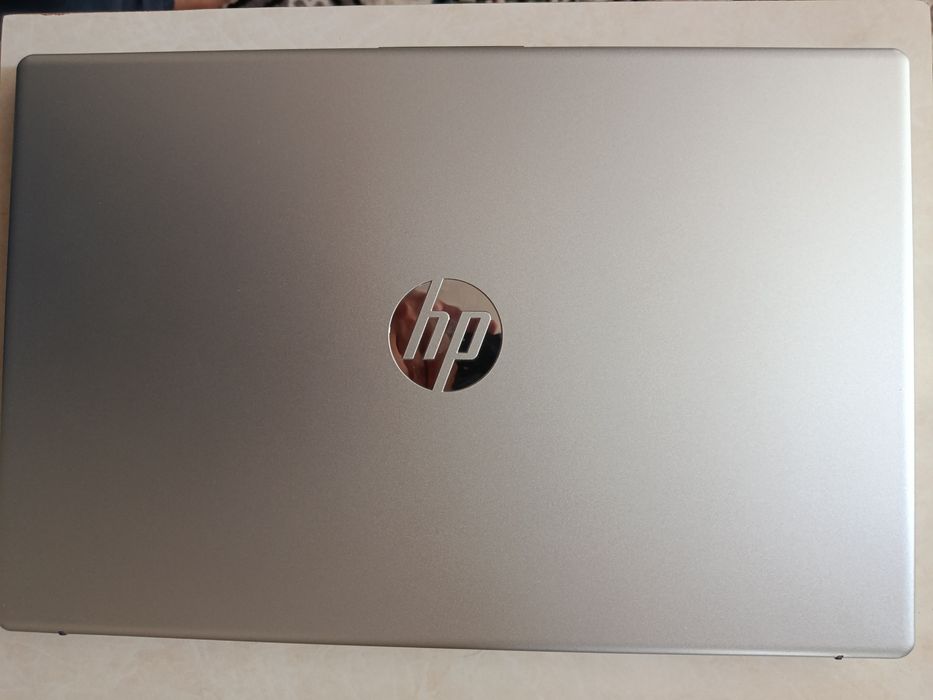 HP Noutbuk i5 ekran sensir