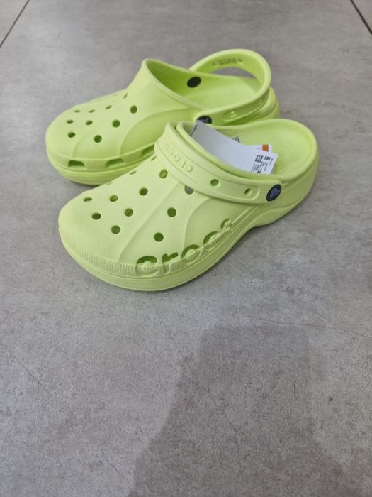 Продаются кроксы.
